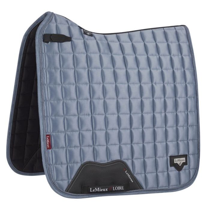 Zadeldekje LeMieux Loire Classic Satin Dressage Square Ice Blue blauw L Zadeldekje LeMieux Loire Classic Satin Dressage Square Ice Blue blauw L
