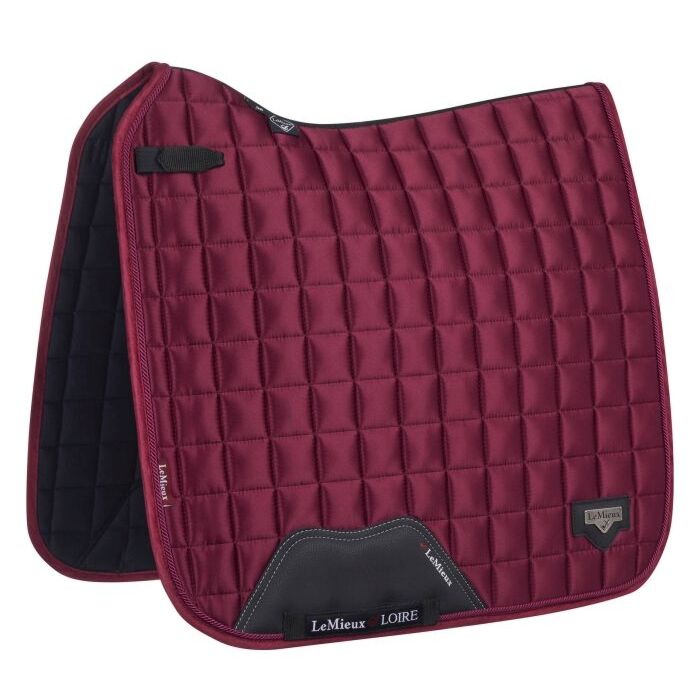 Zadeldekje LeMieux Loire Classic Satin Dressage Square Mulberry L Zadeldekje LeMieux Loire Classic Satin Dressage Square Mulberry L