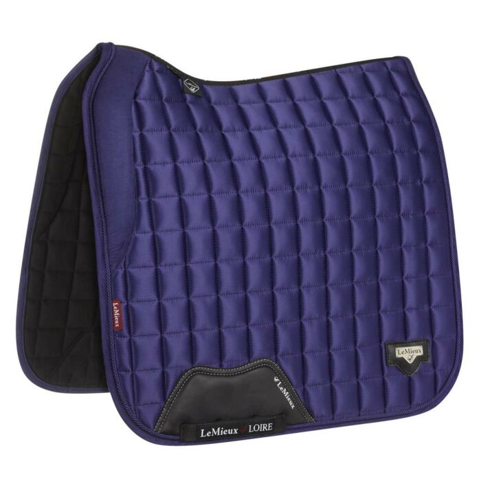 Zadeldekje LeMieux Loire Memory Satin Dressage Square Ink Blue blauw L Zadeldekje LeMieux Loire Memory Satin Dressage Square Ink Blue blauw L