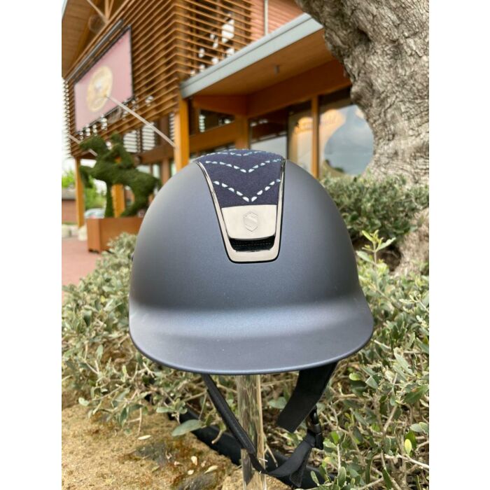 Cap Samshield Shadowmatt Blue | Alcantara Chevron top | Chrome black trim & blason M Cap Samshield Shadowmatt Blue | Alcantara Chevron top | Chrome black trim & blason M